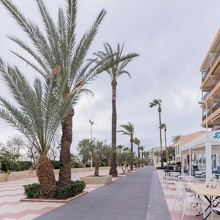 Canet Seaview Gem: Pool & Proximity Apartment